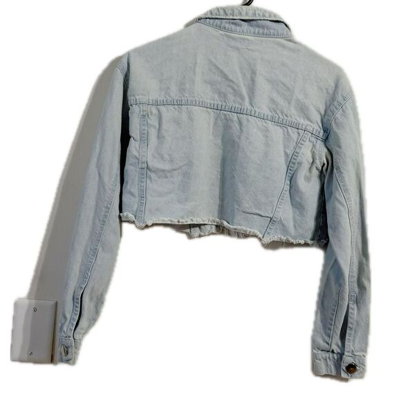 PrettyLittleThing Blue Cropped Jean Jacket with Raw Hem - Picture 2 of 4